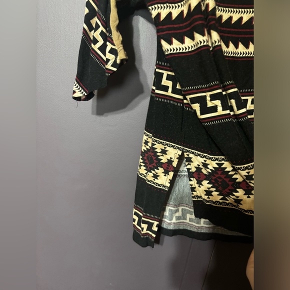 Women’s Large Half Sleeve Aztec Blouse - Picture 3 of 6